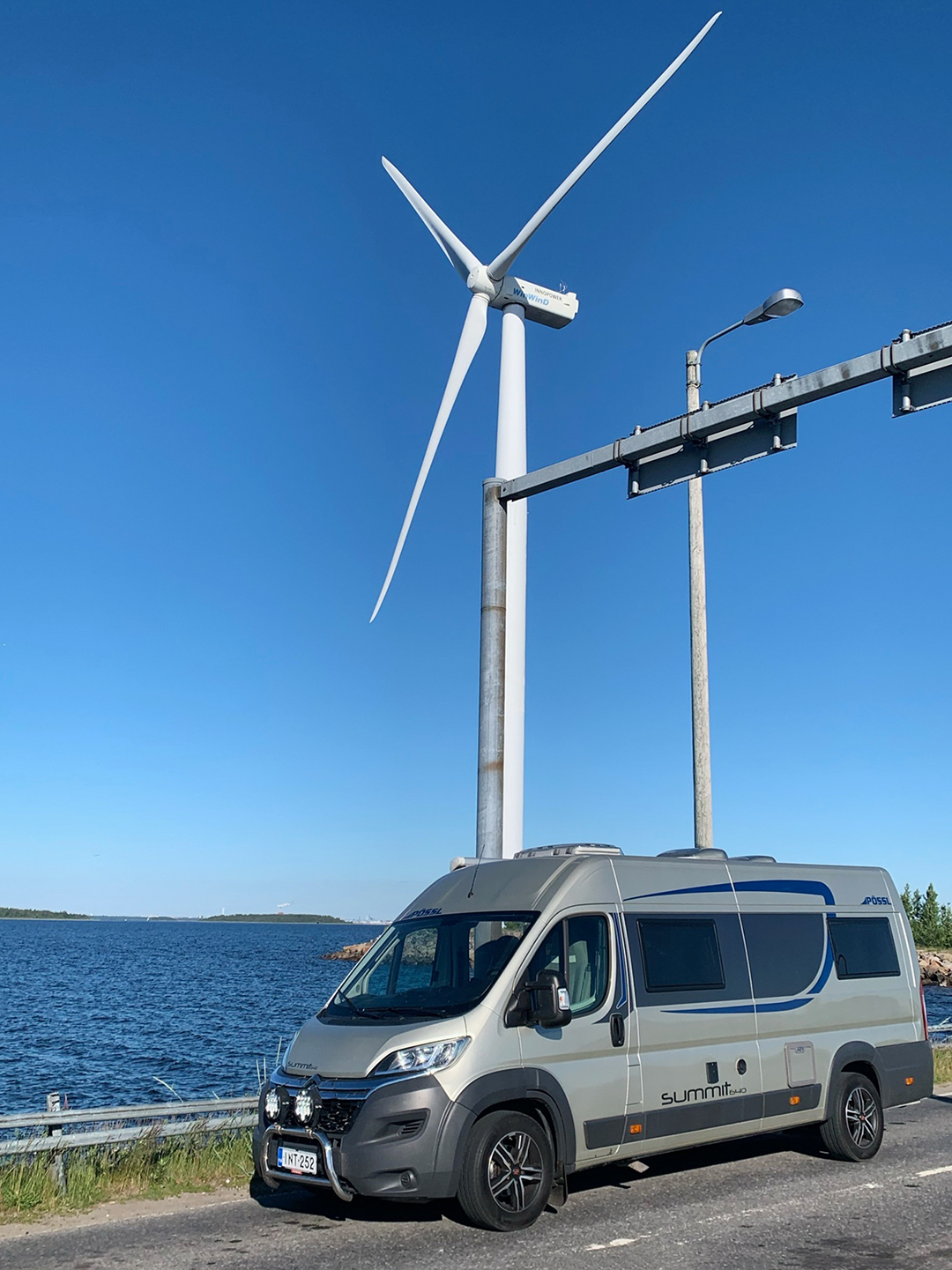 Pössl H-Line Summit 640-retkeilyauto-serkukset-kesa-tuulivoimala-ranta