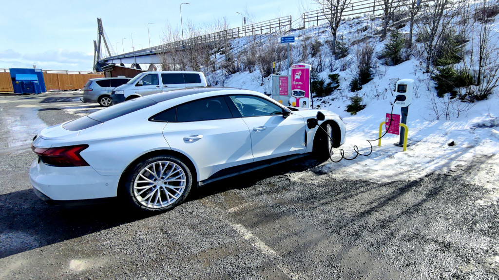 Sähköauton lataus Audi e-tron GT sähköauto | Rinta-Joupin Autoliike