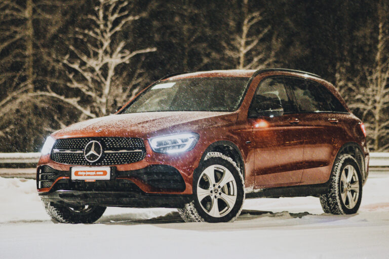 Mercedes-Benz GLC plug-in hybridi-talvi-talvirenkaat-lumisade-neliveto