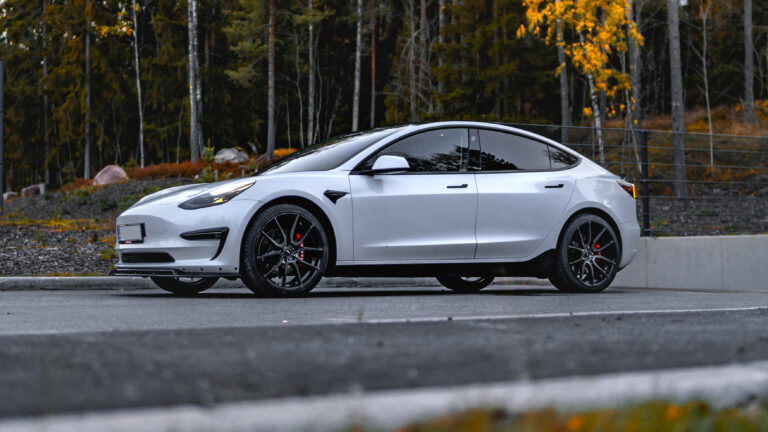 Tesla Model 3-awd-neliveto-sedan-sahkoauto