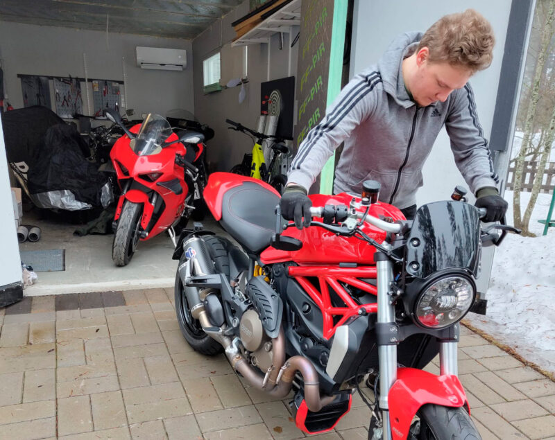 Joni Järvenpää-Ducati-Panigale-V4-moottoripyörä-