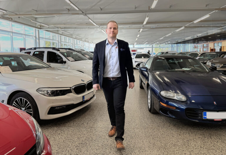 Automyynnin johtaja Jukka Myntti_Rinta-Joupin Autoliike