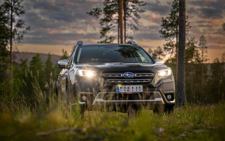 Subaru Outback-neliveto-farmari-kesa